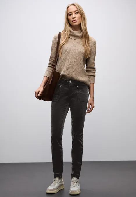 Cordhose im Casual Fit darkest brown