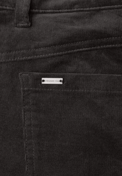 Cordhose im Casual Fit darkest brown