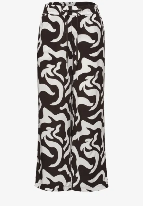 Weite Palazzo-Hose aus leichtem Stoff mit abstraktem Schwarz-Weiß-Muster.