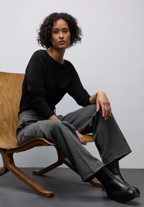 Straight Legs Black
