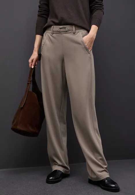 Straight Leg Hose mit Detail bark brown