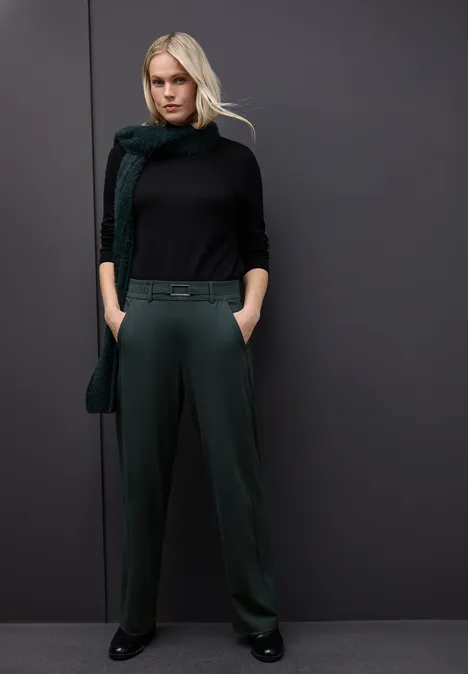 Straight Leg Hose mit Detail evernight green