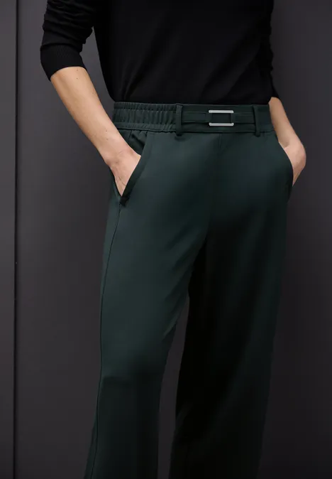 Straight Leg Hose mit Detail evernight green