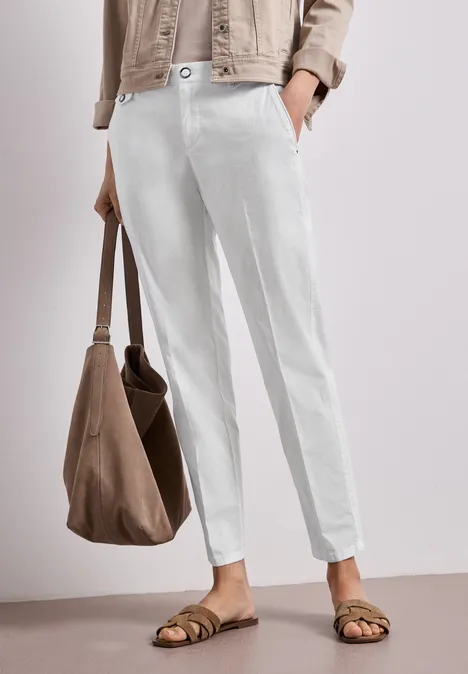 Chino im Casual Fit in softer Qualität off white Chino im Casual Fit in softer Qualität off white
