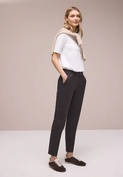 Chino im Casual Fit in softer Qualität deep earth