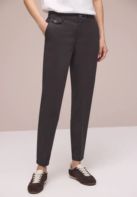 Chino im Casual Fit in softer Qualität deep earth