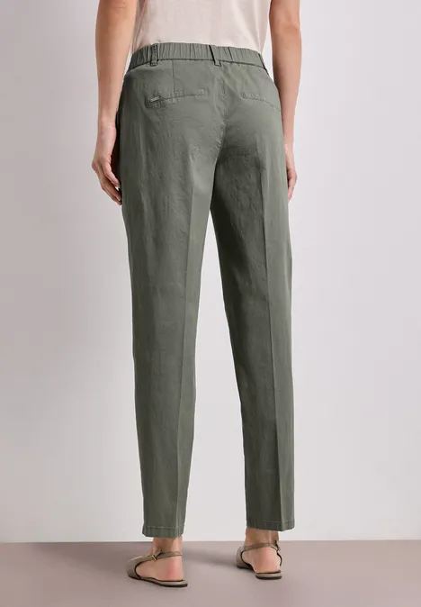 Chino im Casual Fit in softer Qualität dusky green