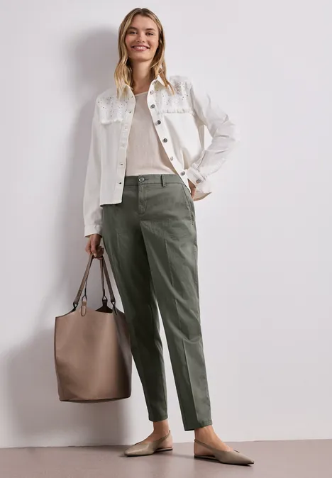 Chino im Casual Fit in softer Qualität dusky green