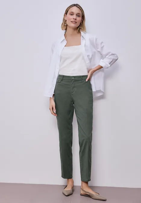 Chino im Casual Fit in softer Qualität cilantro green
