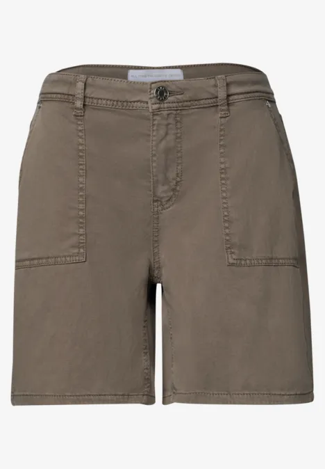 Straight Leg Shorts im Casual Fit brown wash Khakifarbene Baumwoll-Shorts mit aufgesetzten Taschen vorne und Gürtelschlaufen.