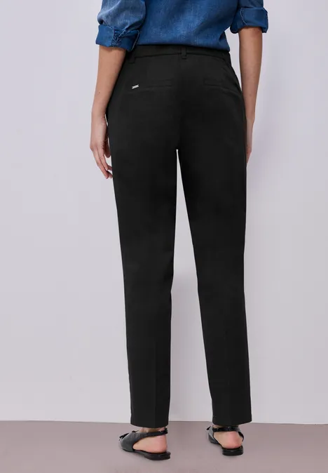 Chino im Casual Fit in softer Qualität Black