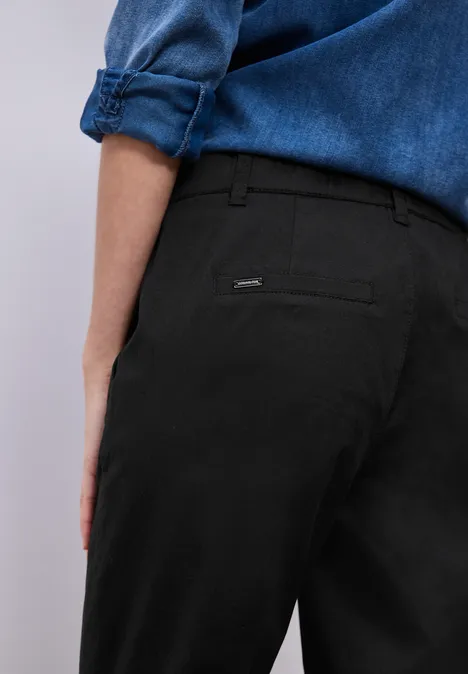 Chino im Casual Fit in softer Qualität Black