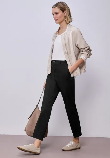 Chino im Casual Fit in softer Qualität Black