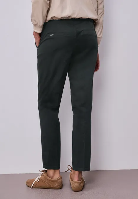 Chino im Casual Fit in softer Qualität pine grove green