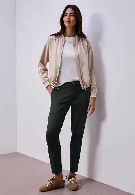 Chino im Casual Fit in softer Qualität pine grove green