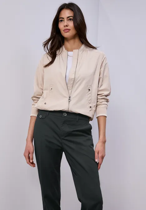 Chino im Casual Fit in softer Qualität pine grove green