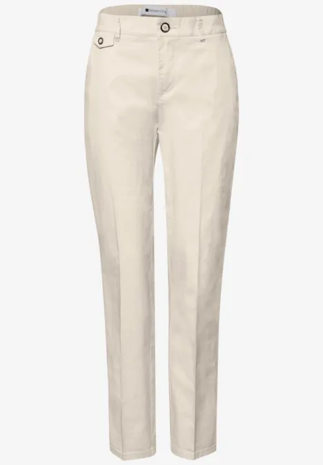 Casual fit chino's in een zachte stof silkstone white