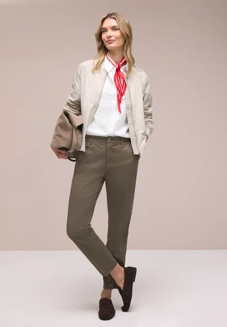 Chino im Casual Fit in softer Qualität cold brew brown