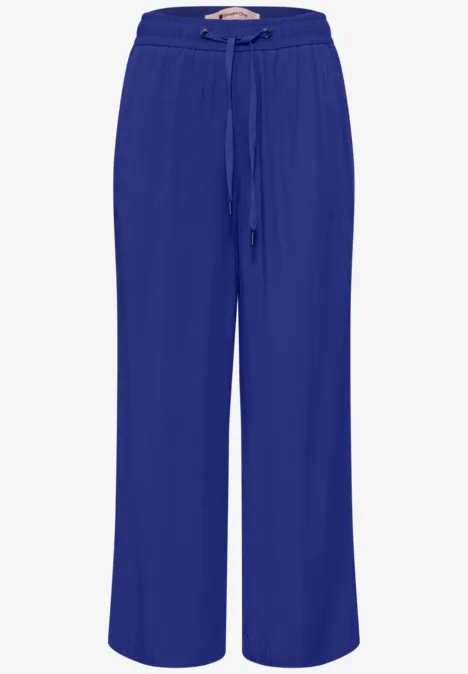 Damesbroek in koningsblauw, wijd model met hoge taille en koordsluiting, ideaal voor een casual look.