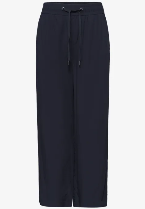Donkerblauwe damesbroek met rechte pijpen en elastische taille met trekkoord.