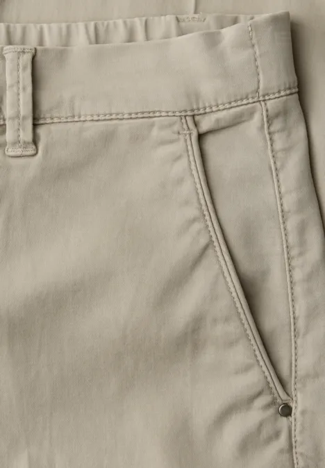 Slim Legs Chino en mélange de lyocell buff grey
