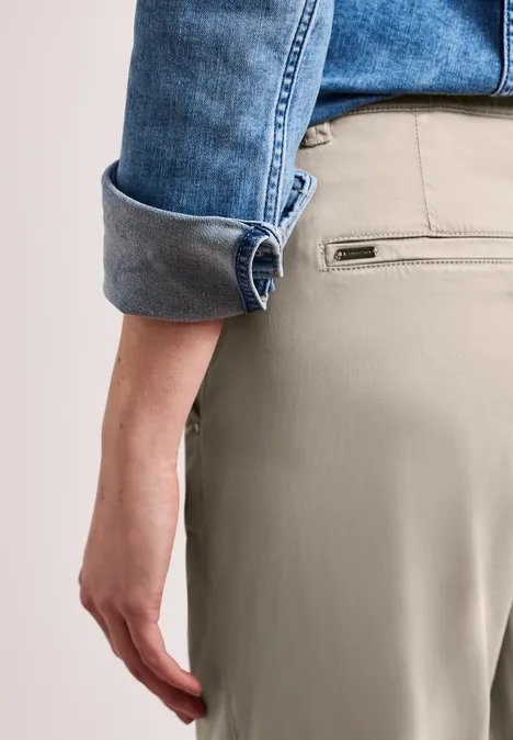 Slim Legs Chino en mélange de lyocell buff grey