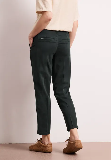 Slim Leg Chino aus Lyocellmix pine grove green