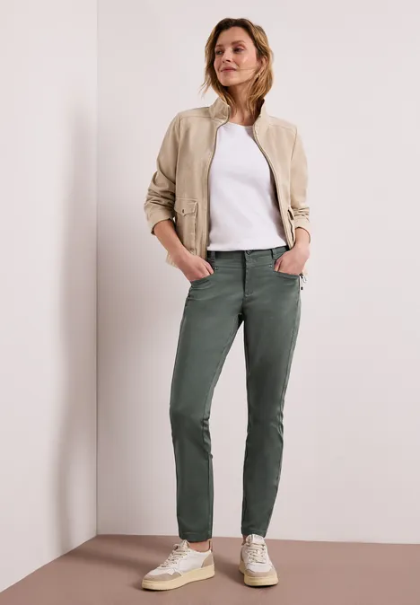 Pantalon Mid Waist Slim Leg en satin cilantro green