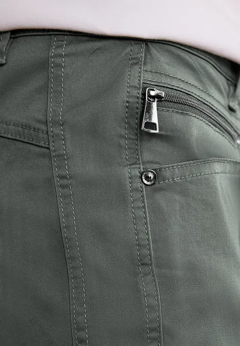 Pantalon Mid Waist Slim Leg en satin cilantro green