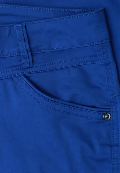 7/8 Slim Legs broek in satijnlook amparo blue Kobaltblauwe broek met zak en riemlussen, zichtbare stiksels en gestructureerde stof