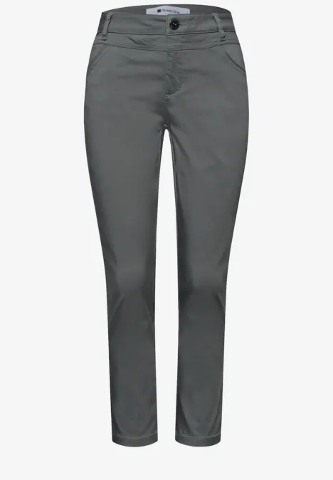 7/8 Slim Legs broek in satijnlook cilantro green Grijze chino met smalle pasvorm en knoopsluiting, eenvoudig ontwerp voor dagelijks gebruik