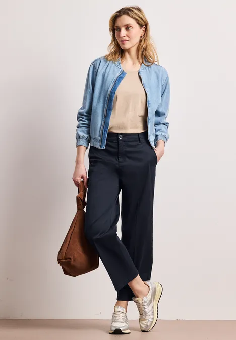 Chino Straight Legs en coupe casual shadowed navy