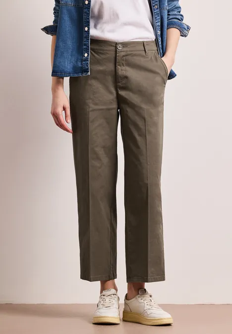 Straight Leg Chino im Casual Fit cold brew brown