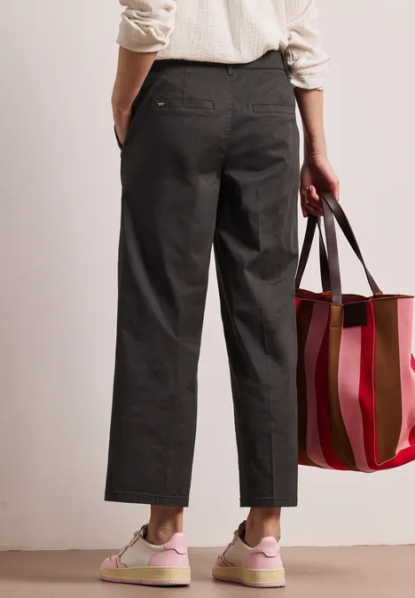 Chino Straight Legs en coupe casual deep earth