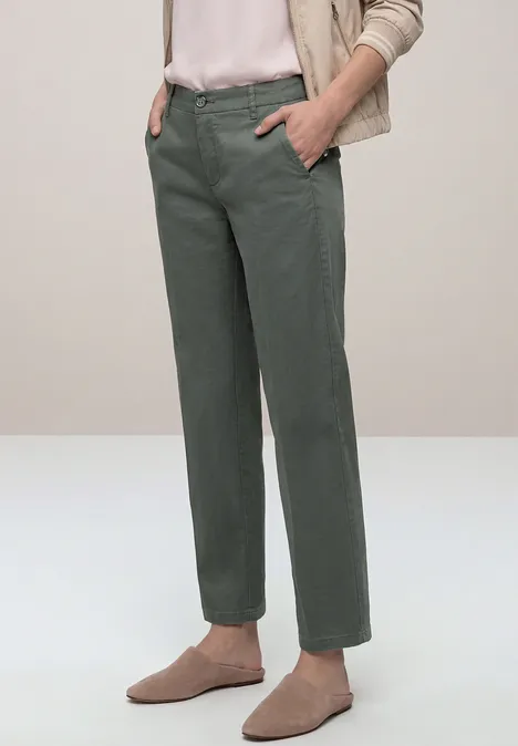 Straight Legs chino's in een casual pasvorm cilantro green