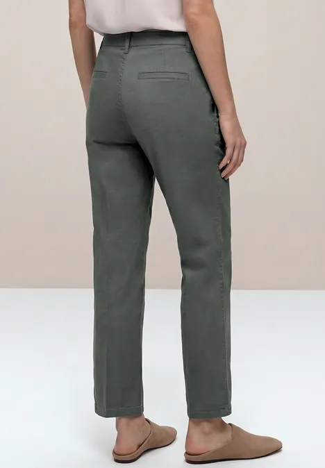 Straight Leg Chino im Casual Fit cilantro green