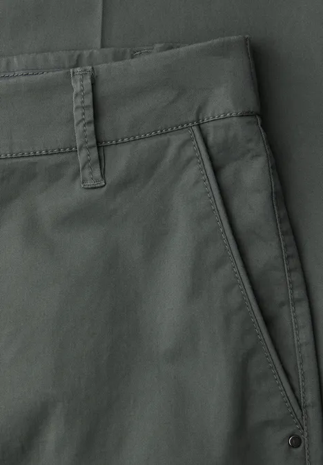 Straight Leg Chino im Casual Fit cilantro green