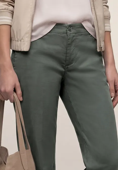 Straight Leg Chino im Casual Fit cilantro green
