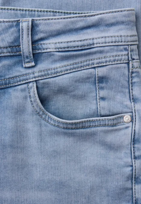 Mid Waist Slim Leg Jeans avec turn-up light blue random wash