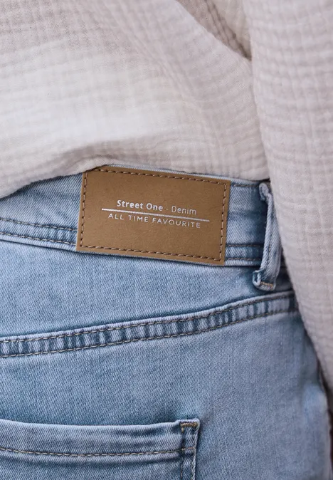 Mid Waist Slim Leg Jeans avec turn-up light blue random wash