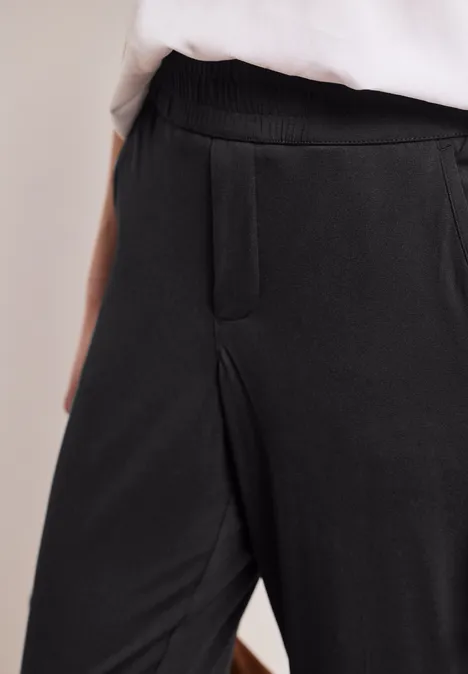 Mid Waist Slim Leg Pantalon Loose Fit Black