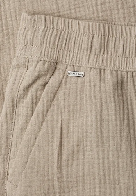 Beige, texturierte Hose mit elastischem Bund und seitlicher Tasche