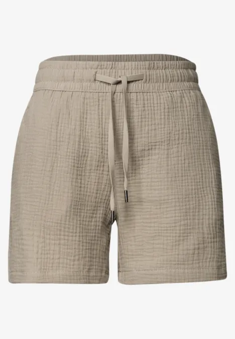 Beige, locker sitzende Shorts aus leichtem, texturiertem Stoff mit elastischem Bund und Kordelzug