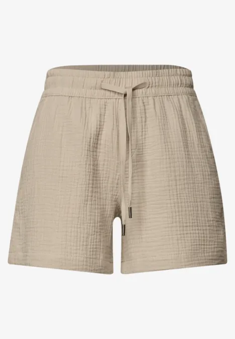 Beige, texturierte Baumwoll-Shorts mit elastischem Bund und Kordelzug.
