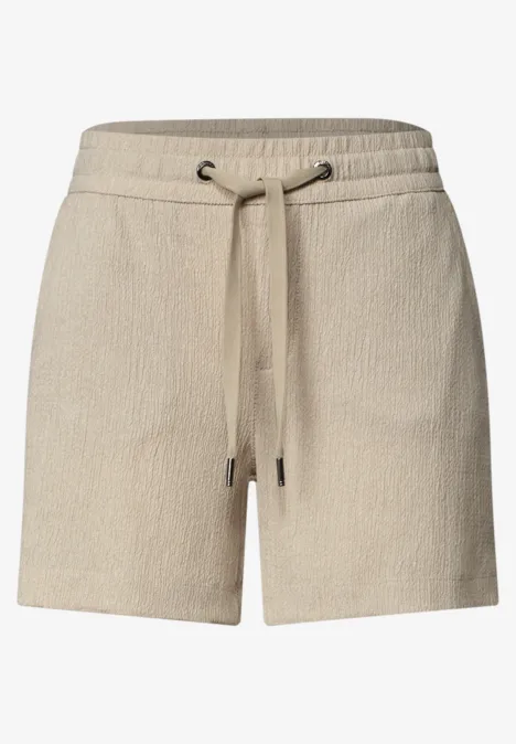 Beige Sweatshorts mit Tunnelzug und seitlichen Eingrifftaschen.