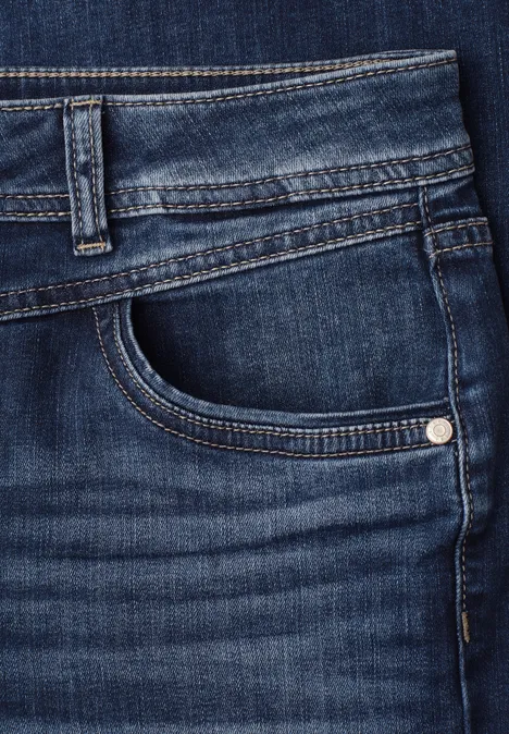 Mid Waist straight leg jeans in casual fit dark blue wash