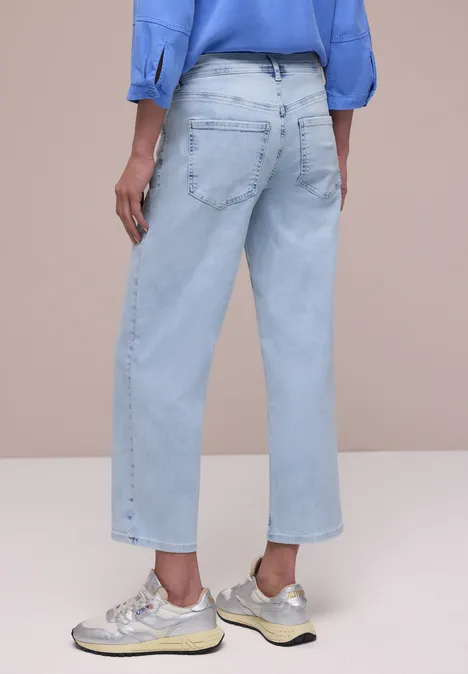 Mid Waist straight leg jeans in casual fit bleached random wash