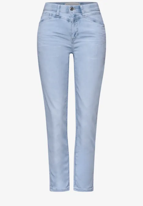Lichtblauwe damesjeans met smalle pasvorm
