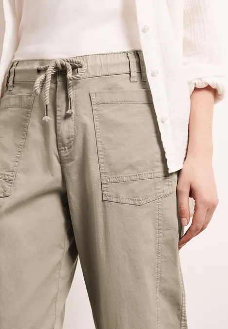 Pantalon à jambes coniques en sergé safari beige