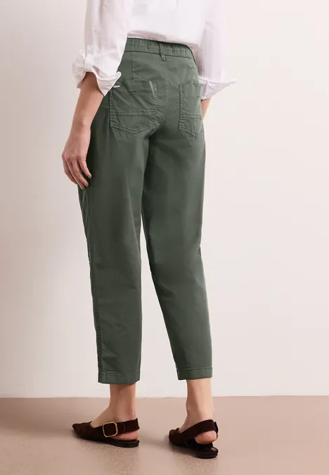 Pantalon à jambes coniques en sergé cilantro green